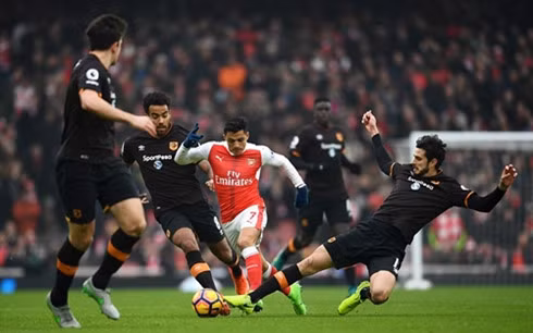 Trận đấu giữa Arsenal và Hull diễn ra rất quyết liệt.