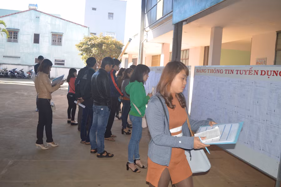 Lao động lựa chọn những vị trí phù hợp. Ảnh: Đ.Y Lao động lựa chọn những vị trí phù hợp. Ảnh: Đ.Y