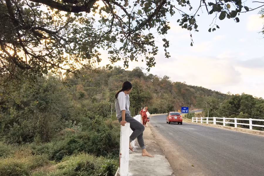 Khung cảnh lãng mạn ở chân đèo Chư Sê. Ảnh: P.L Khung cảnh lãng mạn ở chân đèo Chư Sê. Ảnh: P.L