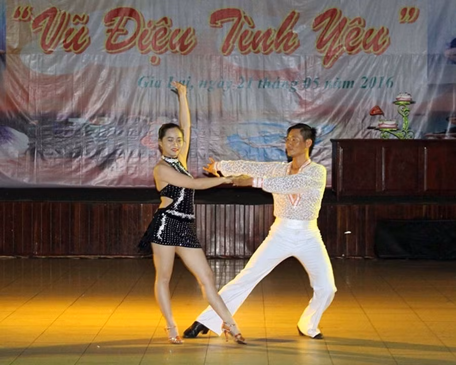 Một buổi biểu diễn của các học viên Câu lạc bộ Khiêu vũ nghệ thuật thanh niên. Ảnh: P.L Một buổi biểu diễn của các học viên Câu lạc bộ Khiêu vũ nghệ thuật thanh niên. Ảnh: P.L
