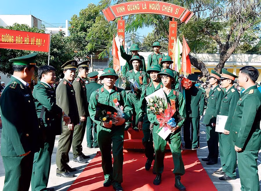 Trước giờ lên đường nhập ngũ. Ảnh: Đức Thụy