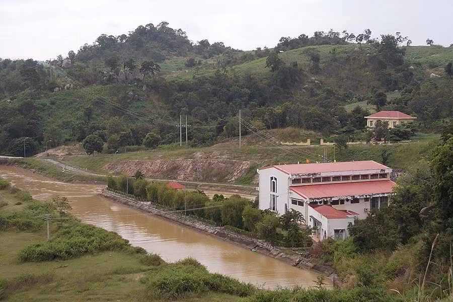 Vận hành điều tiết nước thủy lợi Ayun Hạ để phục vụ sản xuất và dân sinh. Ảnh: T.N Vận hành điều tiết nước thủy lợi Ayun Hạ để phục vụ sản xuất và dân sinh. Ảnh: T.N