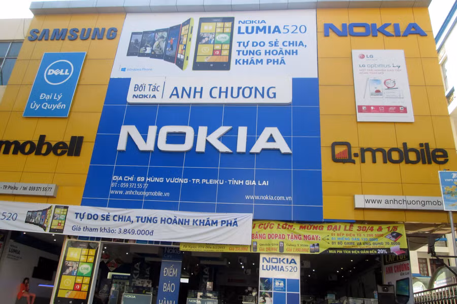 Cửa hàng điện thoại Anh Chương Mobile có nhiều khuyến mãi đặc biệt mừng đại lễ. Ảnh: Lương Tuyết Cửa hàng điện thoại Anh Chương Mobile có nhiều khuyến mãi đặc biệt mừng đại lễ. Ảnh: Lương Tuyết
