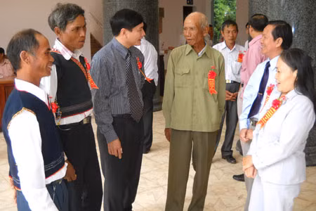 Các đại biểu trao đổi trong giờ giải lao. Ảnh: T.N 