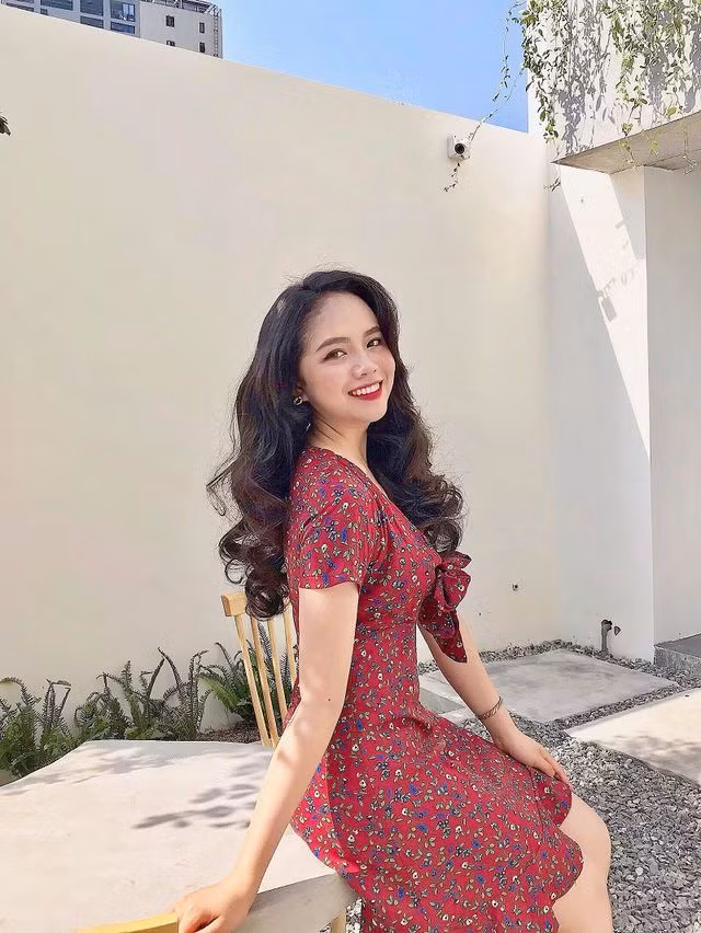 “Chuyên ngành mình học ban đầu là quản lý nhà hàng khách sạn. Một lần mình vô tình biết một hãng hàng không tổ chức phỏng vấn tại Đà Nẵng, nơi mình đang học tập. Mình muốn đi phỏng vấn để có thêm kinh nghiệm nhưng may mắn gõ cửa, mình đã thi đỗ”, Thiện Mỹ hào hứng chia sẻ.