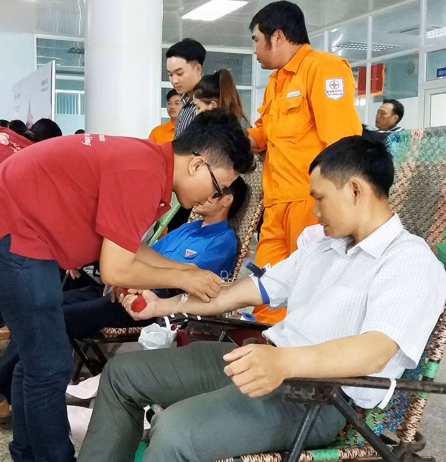  Phong trào hiến máu tình nguyện trên địa bàn tỉnh ngày càng lan tỏa rộng rãi. Ảnh: N.N