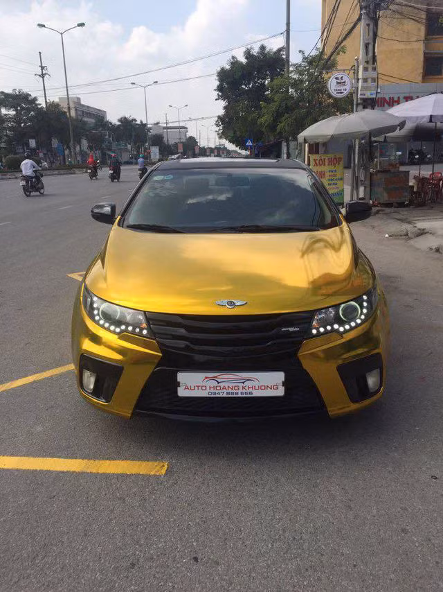 Xe đã được độ lại màu dát vàng Xe đã được độ lại màu dát vàng