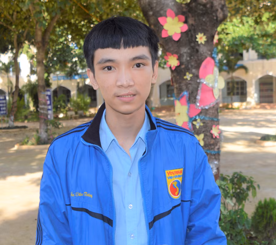 Em Nguyễn Văn Hăng sau khi hoàn thành bài thi Ngoại ngữ. Ảnh. Đinh Yến