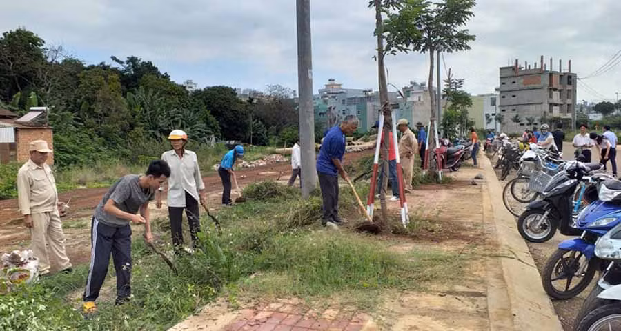  Hàng năm, các địa phương trong tỉnh đều tổ chức các hoạt động nhằm nâng cao nhận thức của người dân về bảo vệ môi trường. Ảnh: H.T