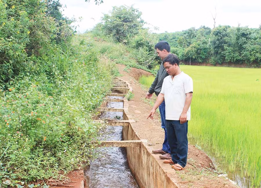 Hệ thống kênh mương ở cánh đồng làng Đê Gơl (xã Đak Djrăng, huyện Mang Yang) được kiên cố hóa. Ảnh: N.D