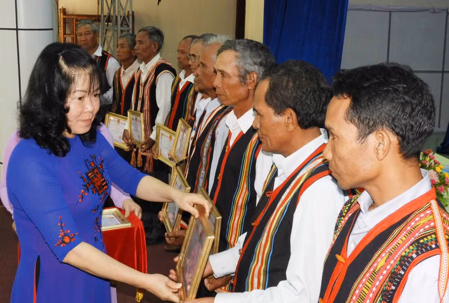 Các tập thể và cá nhân được khen thưởng tại Đại hội. Ảnh: Thanh Nhật 