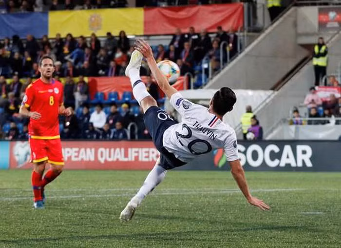  Florian Thauvin và cú vôlê nhân đôi tỉ số