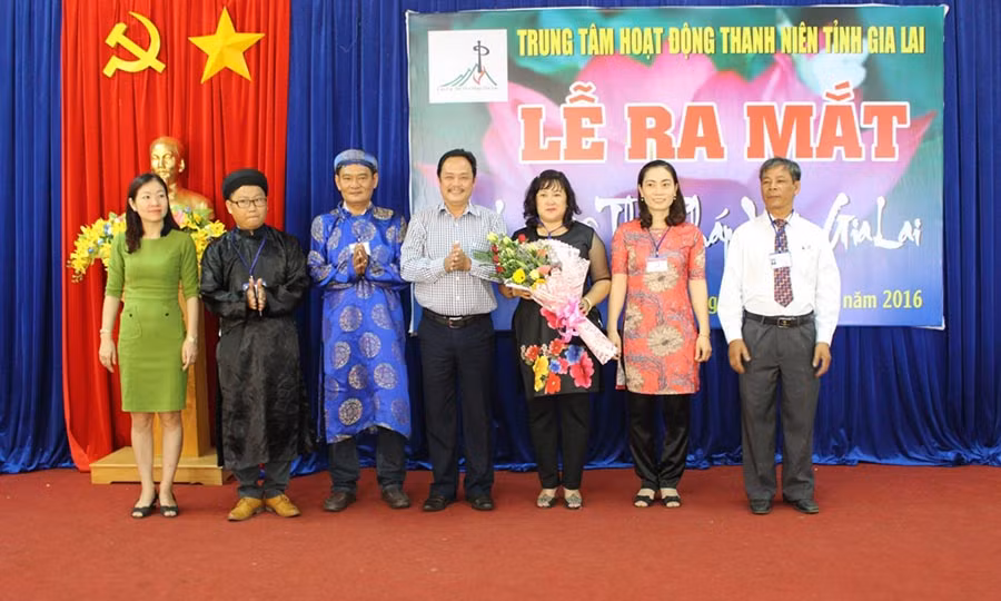 Ban Chủ nhiệm Câu lạc bộ ra mắt. Ảnh: Phan Lài