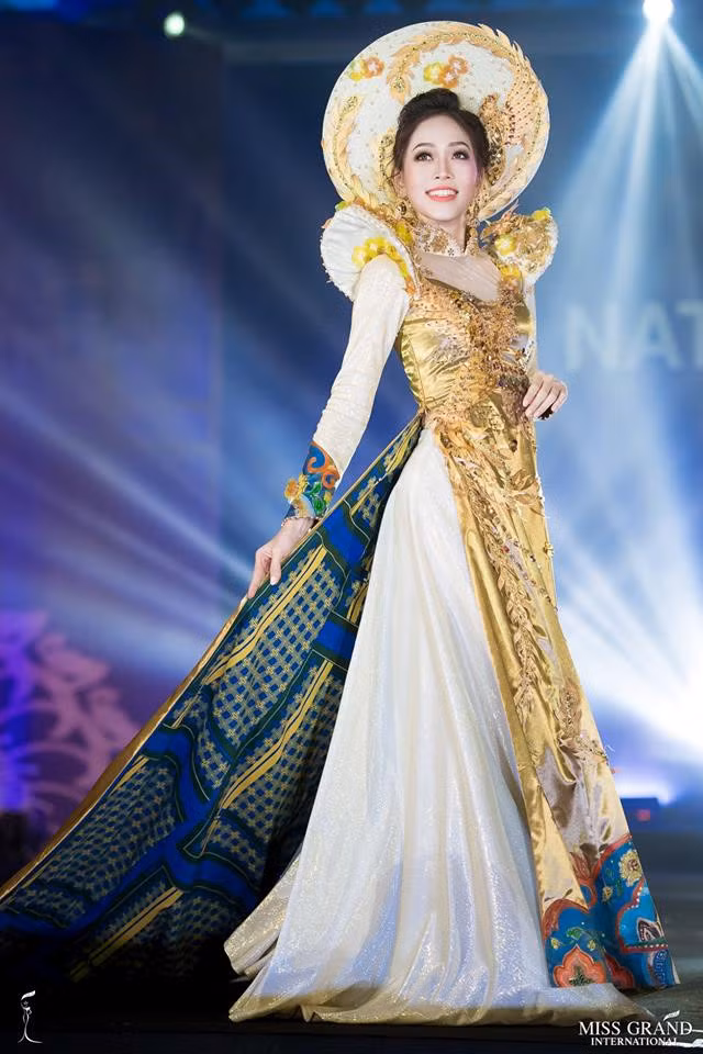Áo dài “Ngũ Phụng Tề Phi” của Á hậu Phương Nga được bình chọn ở vị trí thứ hai. Trang phục có tông chủ đạo là màu vàng cung đình, với chất liệu gấm kết hợp với lụa truyền thống, mang ý tưởng về hình tượng Ngũ Phụng và pháp lam Huế. Trong đêm thi trước đó, Phương Nga có màn trình diễn tự tin, catwalk uyển chuyển trên sân khấu.