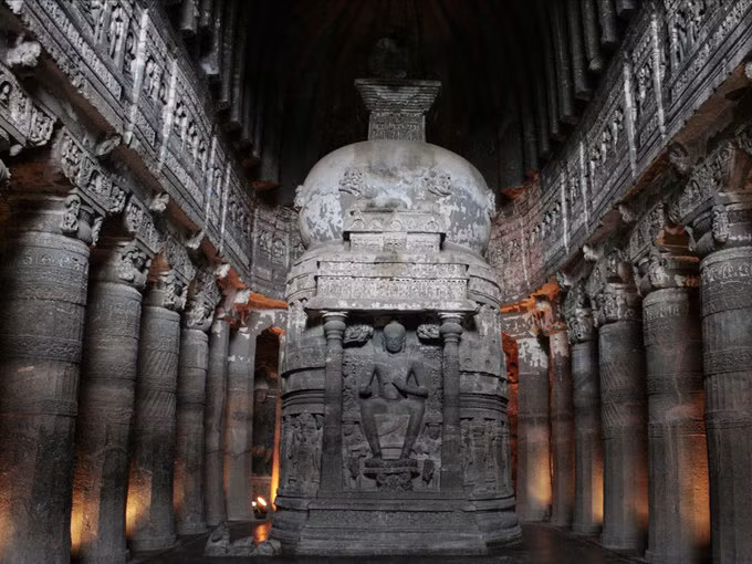  Ngôi đền thờ thần Shiva trong đạo Hindu, vị thần tối cao tượng trưng cho sự tái tạo và hủy diệt. Ảnh: HotelKailas.