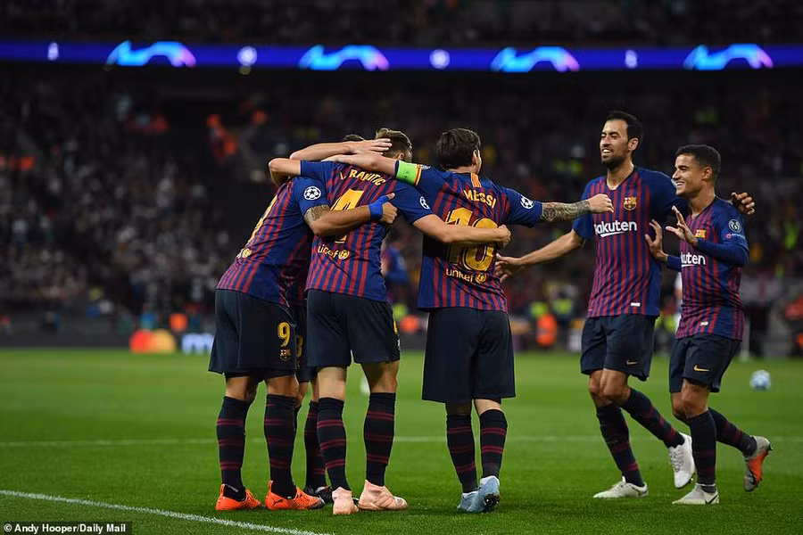 Barca dạy cho Tottenham bài học về bản lĩnh Champions League. (Ảnh: Daily Mail)