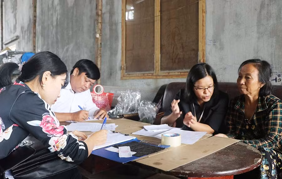  Kiểm tra đánh giá an toàn thực phẩm tại các cơ sở thu mua rau trên địa bàn huyện Đak Pơ. Ảnh: Ngọc Minh
