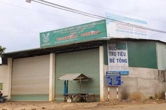 Kho hàng của công ty Quyết Chiến đóng cửa khiến nhiều hộ dân hoang mang