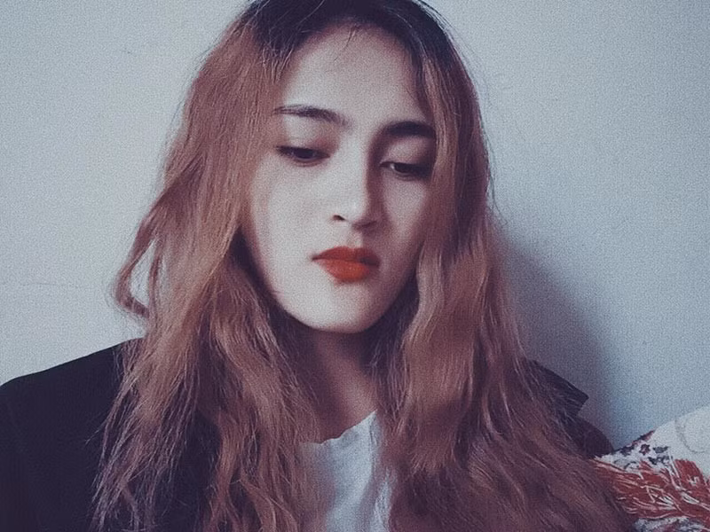 Giống nhiều hot girl nổi tiếng trên mạng, Rii Byaa nhận được một số lời mời làm mẫu ảnh từ các cửa hàng thời trang. Những khoảnh khắc chụp gương mặt giống gái Tây giúp 9X nhận về hàng nghìn lượt yêu thích trên mạng xã hội.