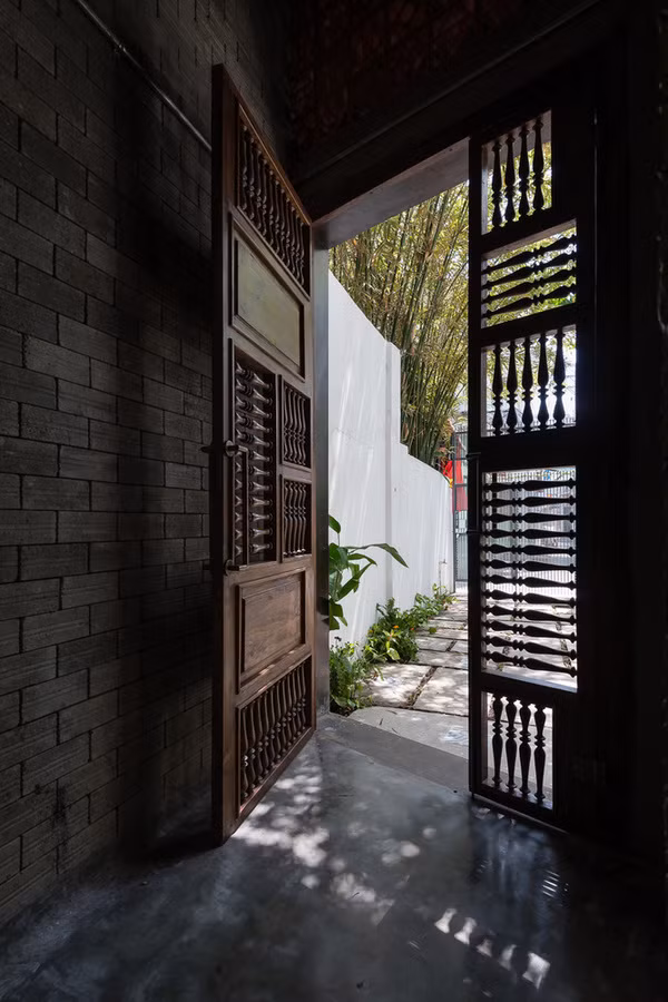 Công trình được 2 trang web chuyên về kiến trúc hàng đầu thế giới là Archdaily và Dezeen nhận xét: 