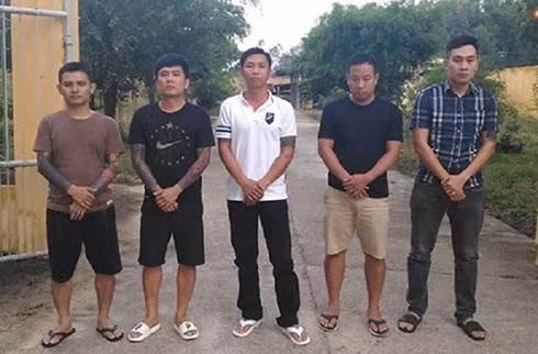 Nhóm người trong đường dây cá độ bóng đá hơn 600 tỷ đồng bị bắt giữ. (Ảnh: C.A) 