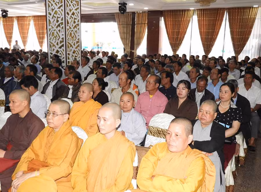 Đại biểu chức sắc, chức việc, các tôn giáo tham dự. Ảnh: Thanh Nhật
