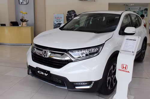 Honda CR-V 2018 bản cao cấp tại một đại lý ở Quận Tân Bình, TP HCM. Ảnh: Thành Nhạn. Honda CR-V 2018 bản cao cấp tại một đại lý ở Quận Tân Bình, TP HCM. Ảnh: Thành Nhạn.
