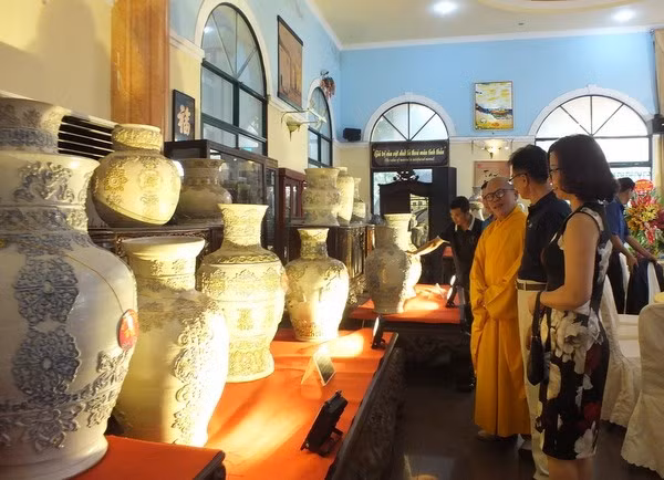  Triển lãm Bách bình của nghệ nhân Phạm Văn Tuyên-Đại đức Thích Chánh Tịnh. (Nguồn: anhp.vn)