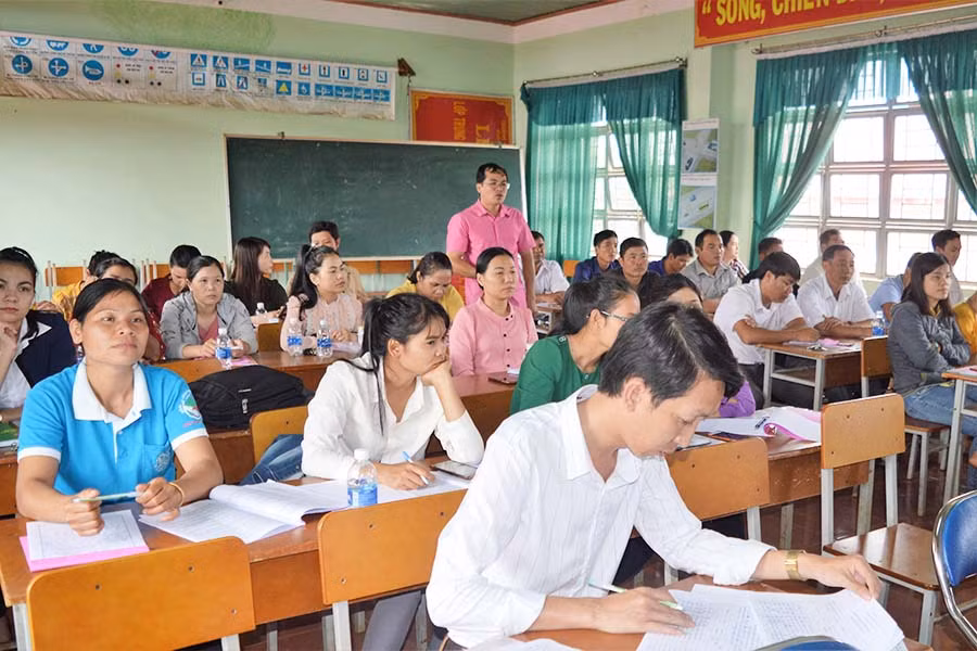  Hướng dẫn cho cán bộ huyện Đức Cơ cách tiếp cận, vận động người nghiện từ bỏ ma túy. Ảnh. Đ.Y
