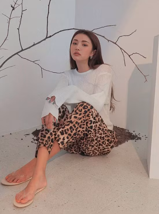 Thời trang thu đông 2018 đánh dấu sự trở lại của loạt hoạ tiết động vật hoang dã. Nổi bật trong đó là nét mạnh mẽ, khoẻ khoắn của hoạ tiết da beo.