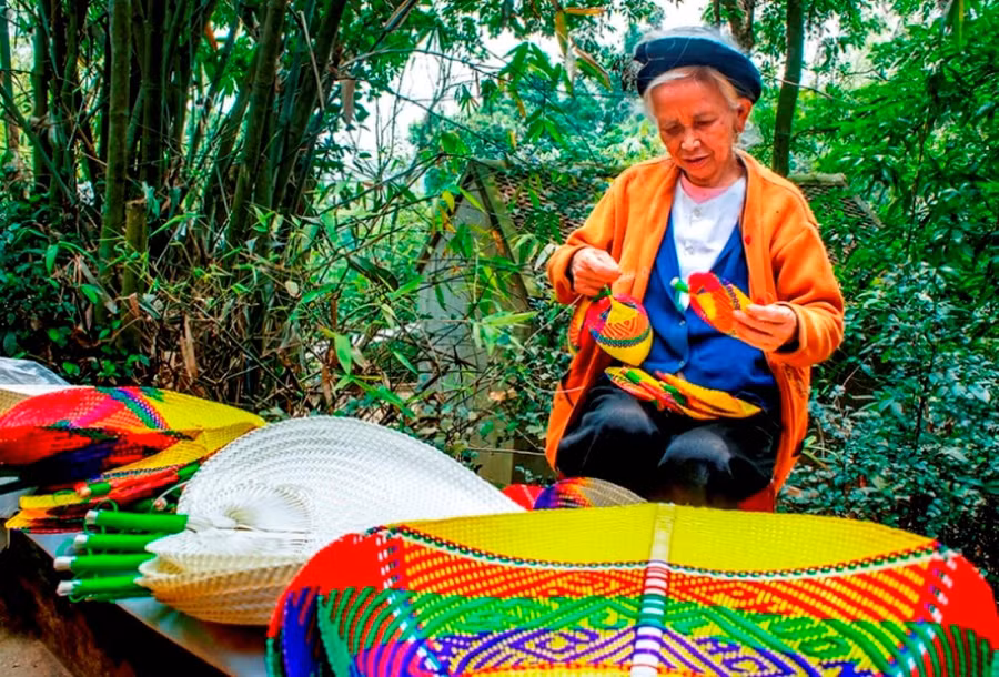  'Chợ quạt nan Chàng Sơn.' (Ảnh: An Khang)