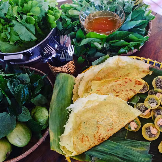  Bánh xèo thơm phức trong bữa trưa ở cồn