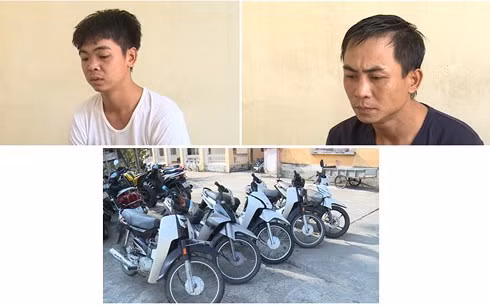 2 đối tượng Phạm Quốc Trị (trái) và Đỗ Mạnh Tường (phải) cùng các tang vật vụ án. (Ảnh: Công an cung cấp)