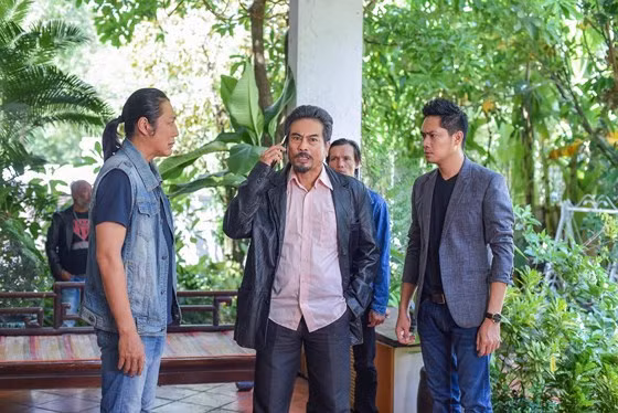 Những ông trùm dưới vỏ bọc doanh nhân được mô tả cặn kẽ trong phim Những ông trùm dưới vỏ bọc doanh nhân được mô tả cặn kẽ trong phim