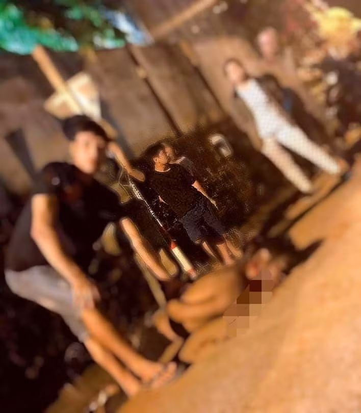 Nam thanh niên bị người dân đánh chết. 