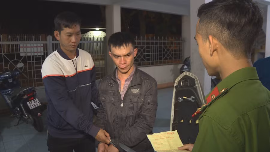 Đối tượng Cường bị cơ quan công an bắt giữ.