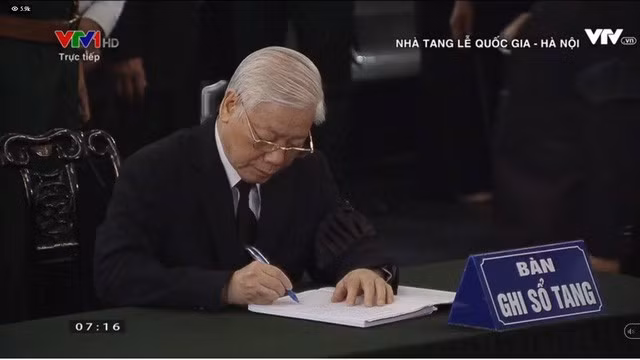 Tổng Bí thư Nguyễn Phú Trọng gửi lời chia buồn trong sổ tang.