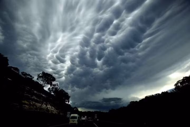 Những đám mây vảy rồng được hình thành trong một cơn bão vô cùng mạnh ở New South Wales, Australia. 