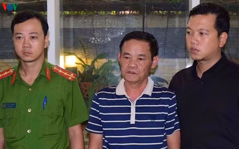 Đối tượng Trương Đình Châu (giữa).