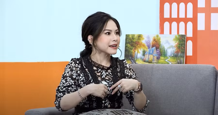 Con gái nuôi NSƯT Kim Tử Long khẳng định không bao giờ đánh con vì chỉ cần trừng mắt là sợ. Ảnh: Chụp màn hình