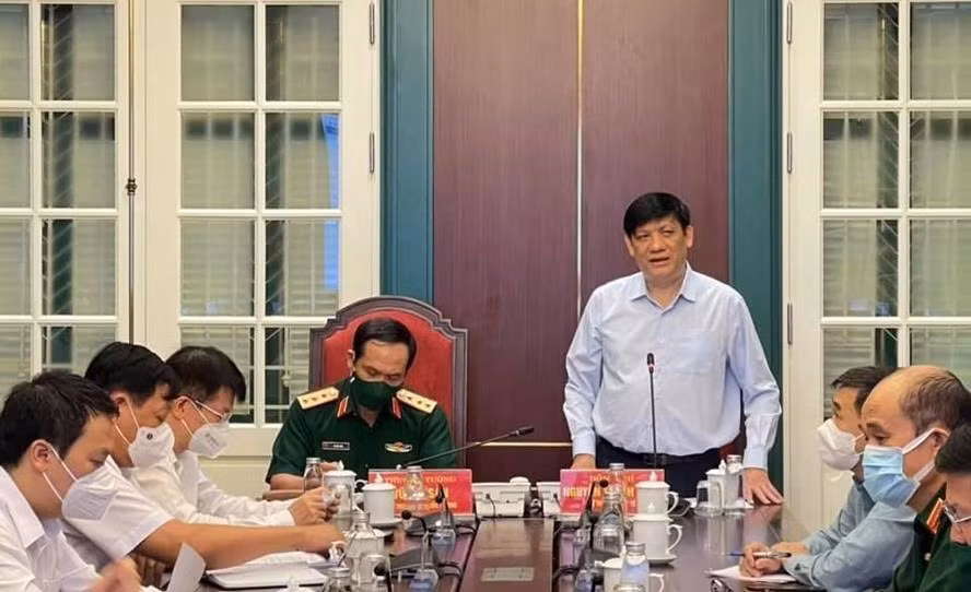Bộ trưởng Bộ Y tế phát biểu tại cuộc họp. Ảnh: Bộ Y tế