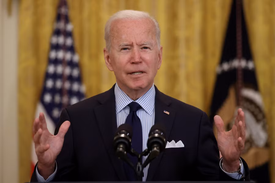 Chính quyền Tổng thống Joe Biden đang lên kế hoạch buộc người nước ngoài tiêm vắc xin trước khi đến Mỹ. Ảnh: REUTERS