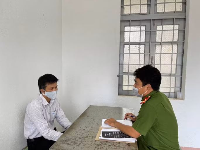 Đối tượng Nguyễn Thanh Tùng tại cơ quan công an