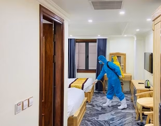 Hệ thống phòng khách sạn được khử khuẩn an toàn theo đúng quy định. Nguồn: vietnambooking.com