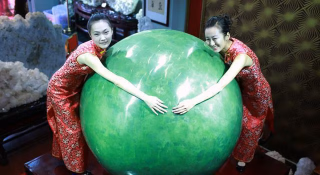 Được biết, cho tới nay viên dạ minh châu của Triệu Xã Lương vẫn là viên dạ minh châu lớn nhất đẹp nhất thế giới, không có viên nào lớn hơn và chói lọi hơn nó. Được biết, cho tới nay viên dạ minh châu của Triệu Xã Lương vẫn là viên dạ minh châu lớn nhất đẹp nhất thế giới, không có viên nào lớn hơn và chói lọi hơn nó.