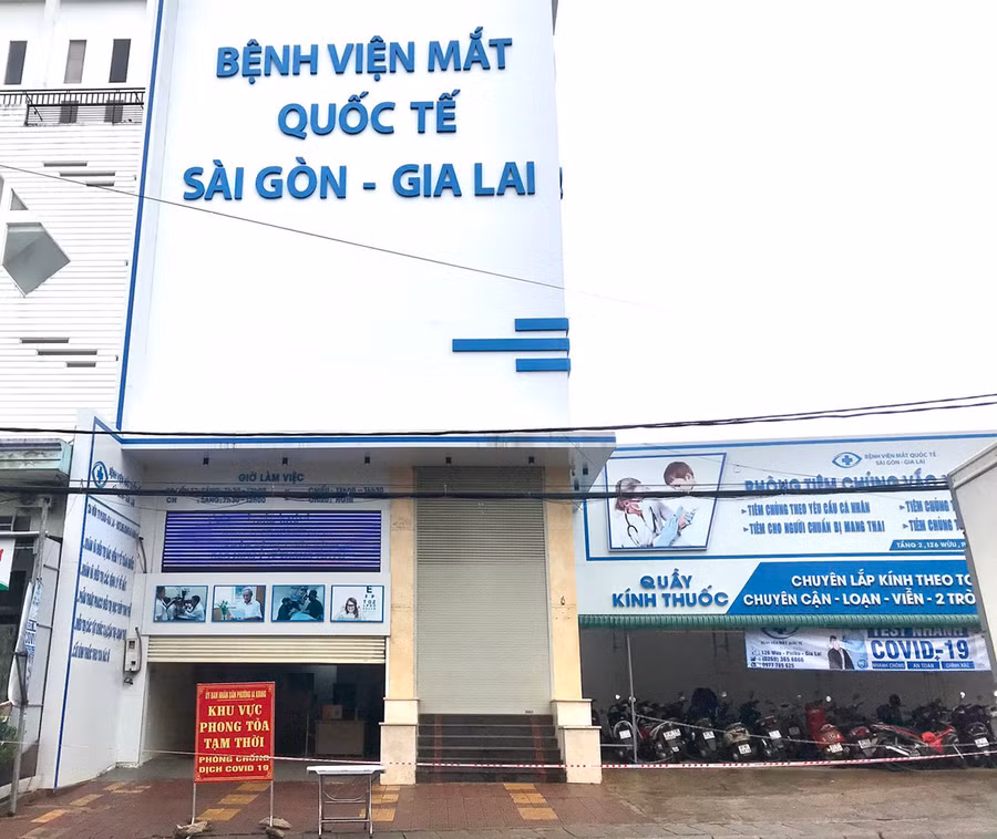 Bệnh viện Mắt Quốc tế Sài Gòn-Gia Lai thực hiện khoanh vùng 14 ngày kể từ 16 giờ ngày 7-8 để xử lý dịch. Ảnh: Nguyễn Thị Diễm