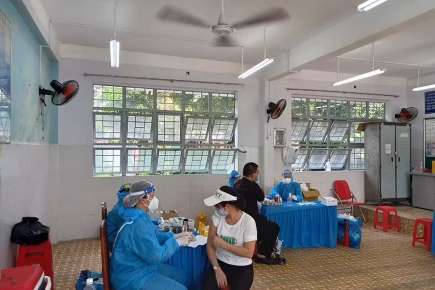 Tiêm vaccine COVID-19. Ảnh: Bộ Y tế