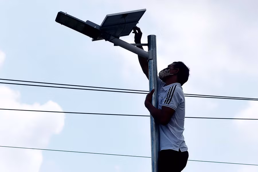 7. Năm 2020, Hội LHPN xã Xuân An cùng với nhân dân thôn An Xuân 3 đã hoàn thành 10 trụ đèn đường có chiều dài hơn 400 m để thắp sáng đường quê với tổng kinh phí 13 triệu đồng; trong đó hội viên, phụ nữ đóng góp 2 triệu đồng. 