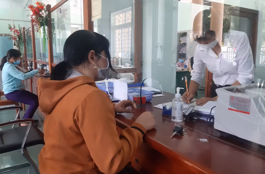  Do ảnh hưởng bởi dịch Covid-19, nhiều doanh nghiệp đề nghị ngành Ngân hàng điều chỉnh giảm lãi suất cho vay. Ảnh: Minh Nguyễn