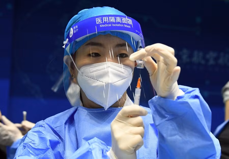 Vaccine COVID-19 dạng hít có nhiều lợi thế về triển khai so với vaccine dạng tiêm. Ảnh minh họa. Ảnh: Tân Hoa Xã